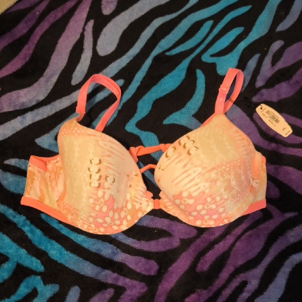 NWT Victoria's Secret | Pink and Cream Patterned Bra